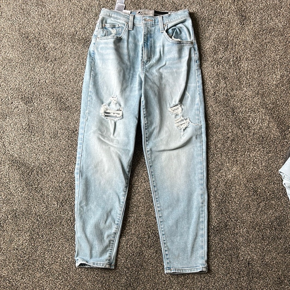 Levi’s mom jeans